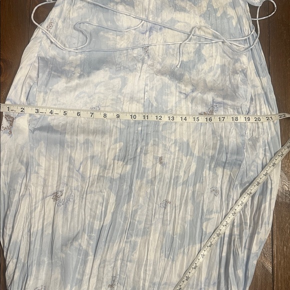 Vince Painted Magnolia V-Neck Midi Dress - Picture 10 of 11